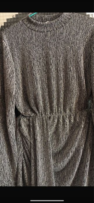 Vestido cinza brilhante muito lindo