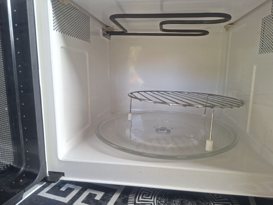 Sprzedam sprawna mikofalowke z funkcją grill