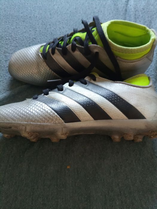 Buty do gry w piłkę nożną Adidas korki rozmiar 35