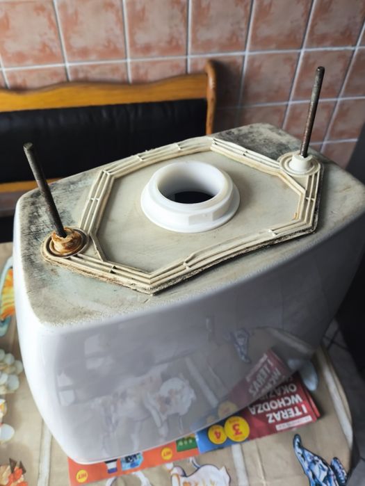 Spłuczka ceramiczna WC z osprzętem  '