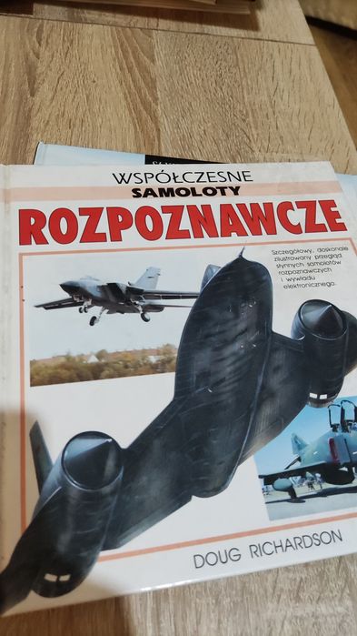 Zestaw książek o samolotach B2 spitfore apache