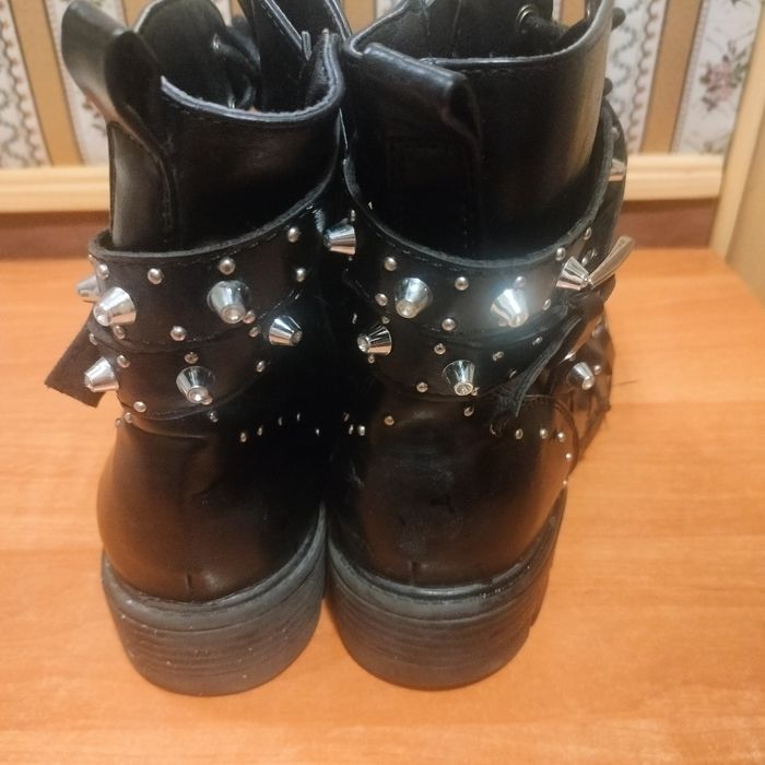 Buty za kostkę z ćwiekami rozmiar 38