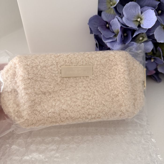 Стильна косметичка Yves Saint Laurent Beauté