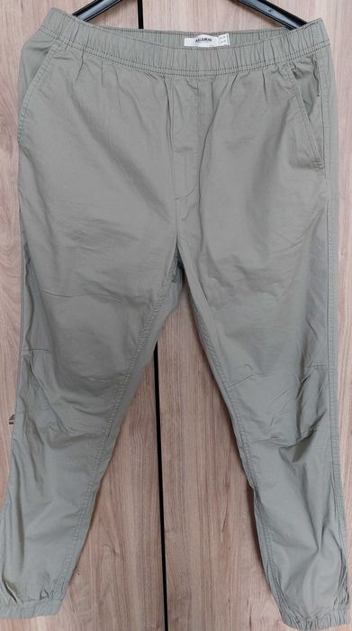 spodnie jogger roz M pull&bear