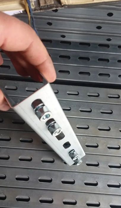 Зєднувач,  притиски,  гвинт-шуруп кріплення для сонячних панелей