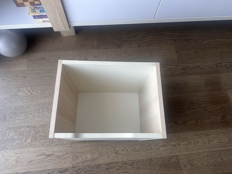Piekna skrzynis ma zabawki