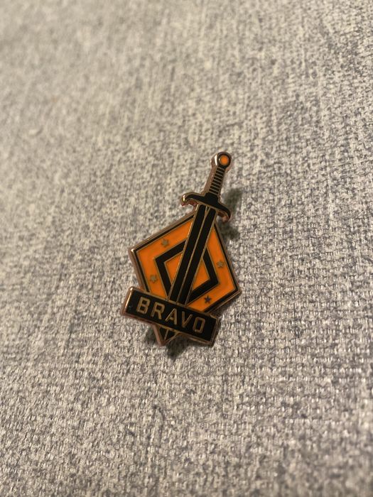 Cs bravo pin (odznaka)