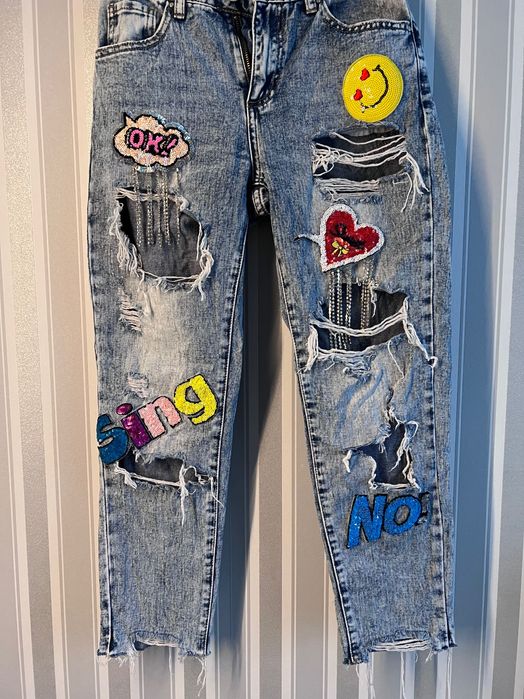 Spodnie jeansowe custom przetarcia naszywki dziury rozmiar XS jeans