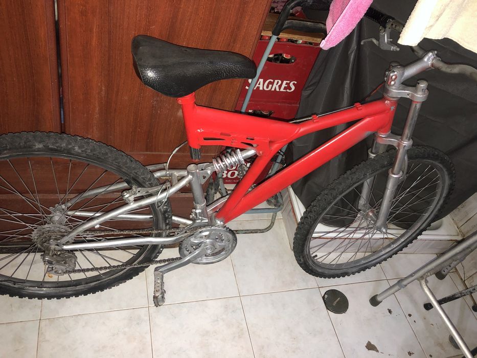 Bike 26 esta mais ou menos é so trocar a pedaleira e não tem camera