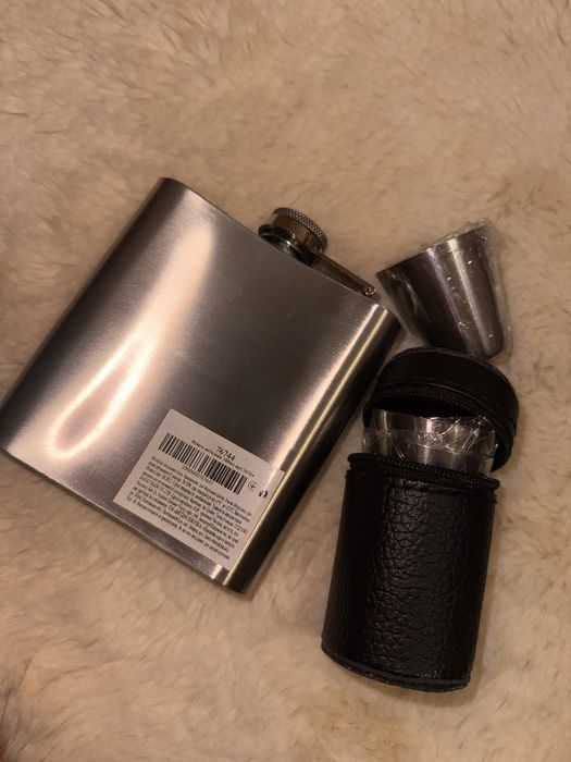 Фляга з нержавіючої сталі з стакачиками