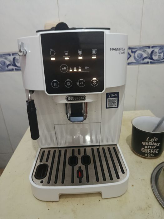 Máquina café automática delonghi magnífica Start