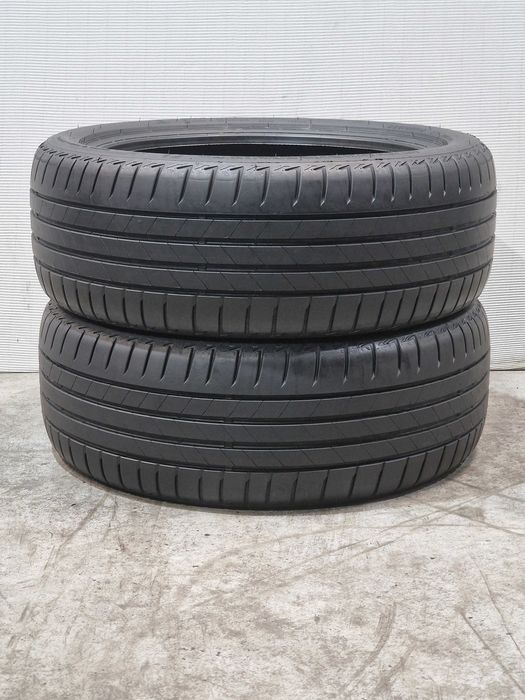 2 Pneus 225/45R18 BRIDGESTONE Semi Novos