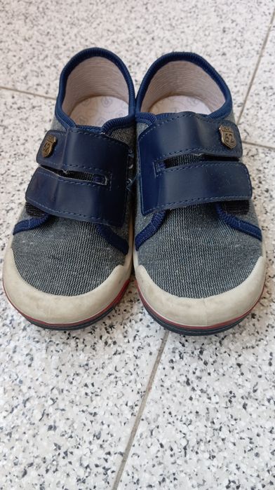 Sapatos de menino 28