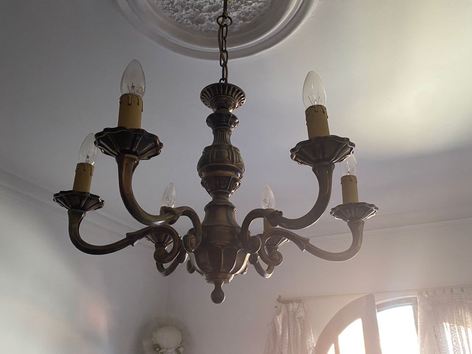 Candeeiro em metal de seis lâmpadas