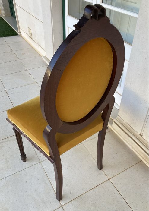 Cadeira de madeira e veludo- como nova