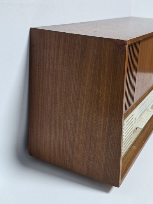 Rádio antigo reparado Grundig