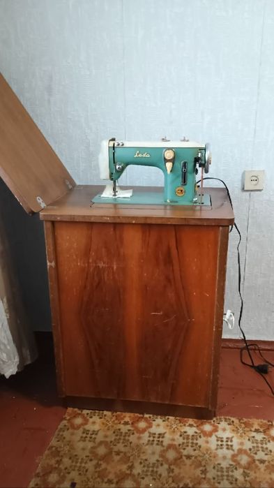Швейная машинка ножная