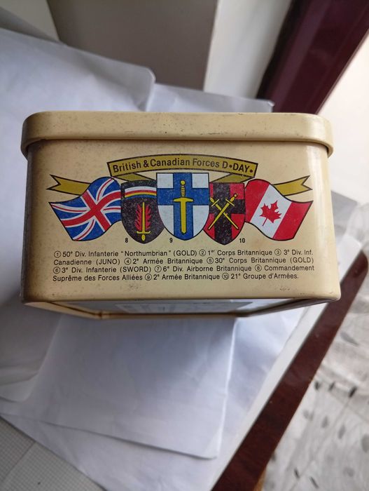 RARA Lata de bolachas/biscoitos, vintage, alusão "DIA D"