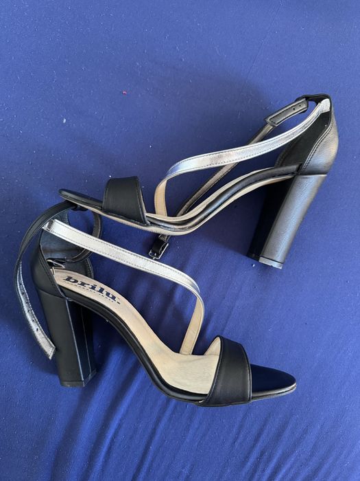 Buty na obcasie sandałki