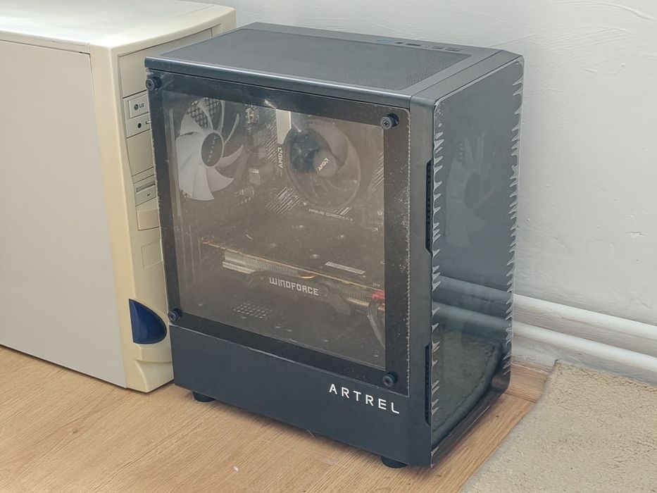 Komputer AMD Ryzen micro Tower PC z Windowsem gotowy do użytku