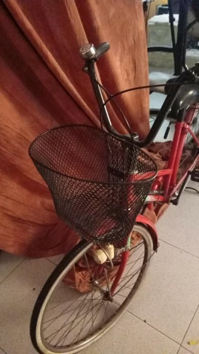 Bicicleta senhora com cesto