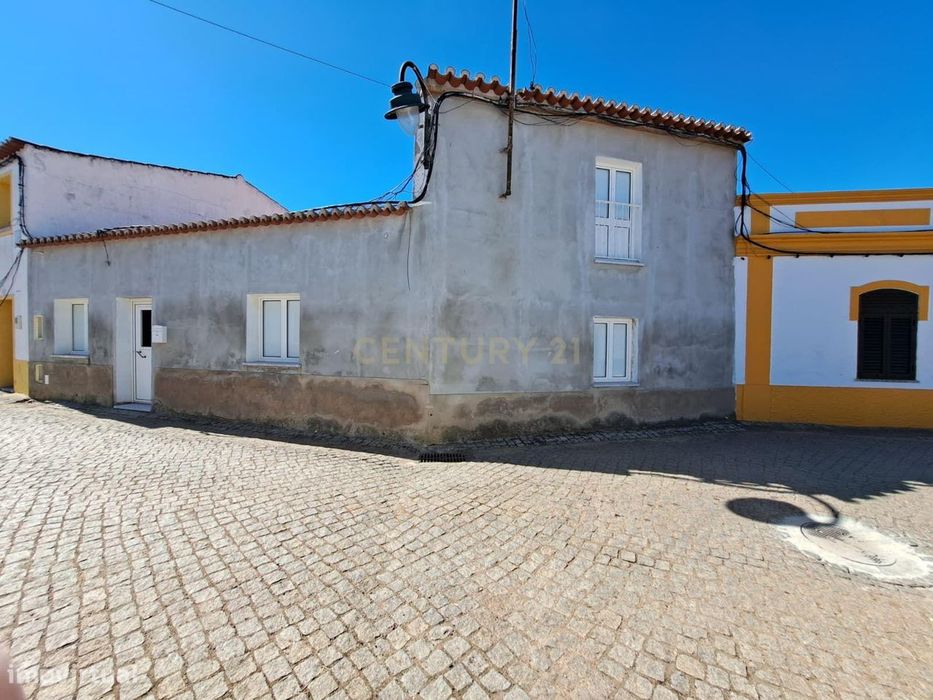 Beja- Serpa - Brinches, Espaçosa Moradia   Totalmente Remodelada.