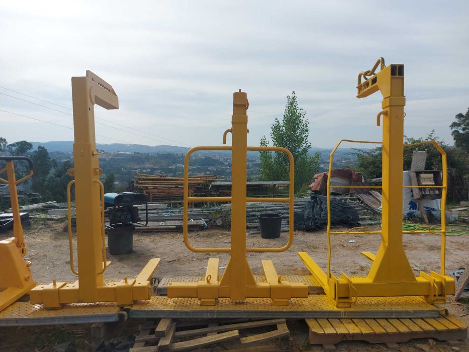3 Porta Paletes de Grua 2000kg com Garfo e Altura Reguláveis