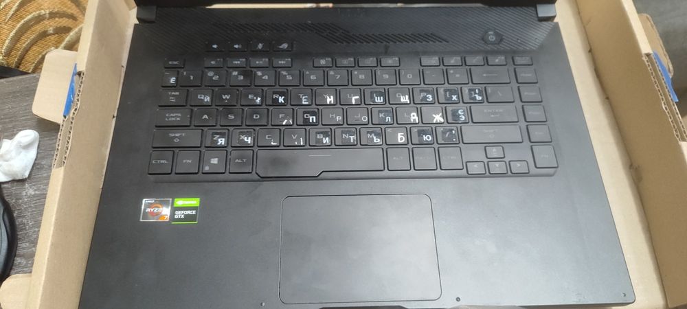 “Продам корпус ноутбука без матрици ASUS ROG GA502DU