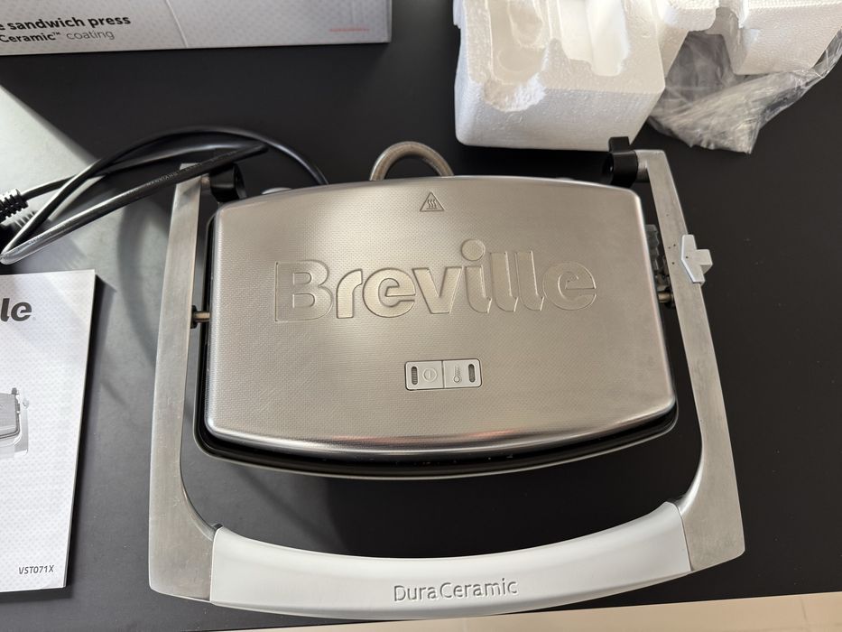 Opiekacz Breville z powłoką ceramiczną DuraCeramic VST071X