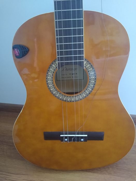 Sprzedam gitarę wraz z pokrowcem