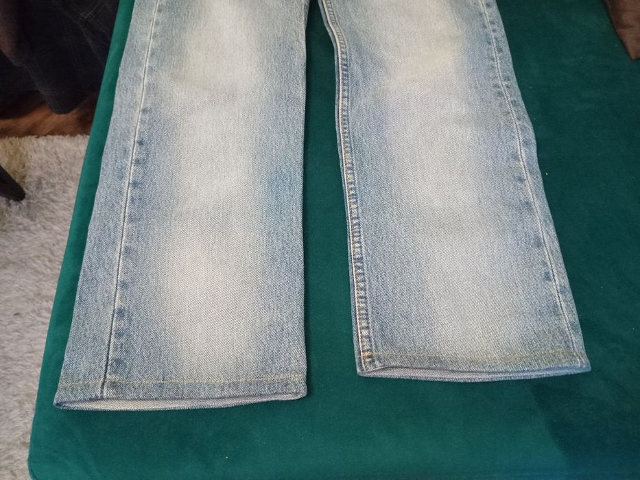 Продам нові  джинси Levi's 30/32