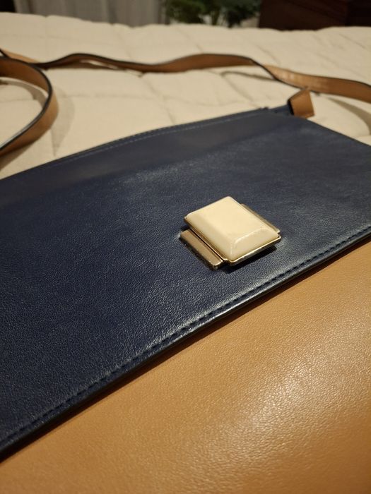 Mala a tiracolo camel e azul escuro