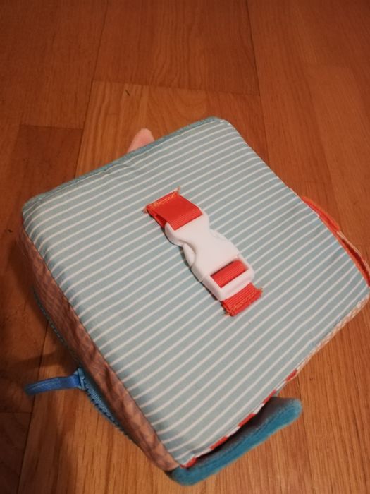 Cubo montessori para criança