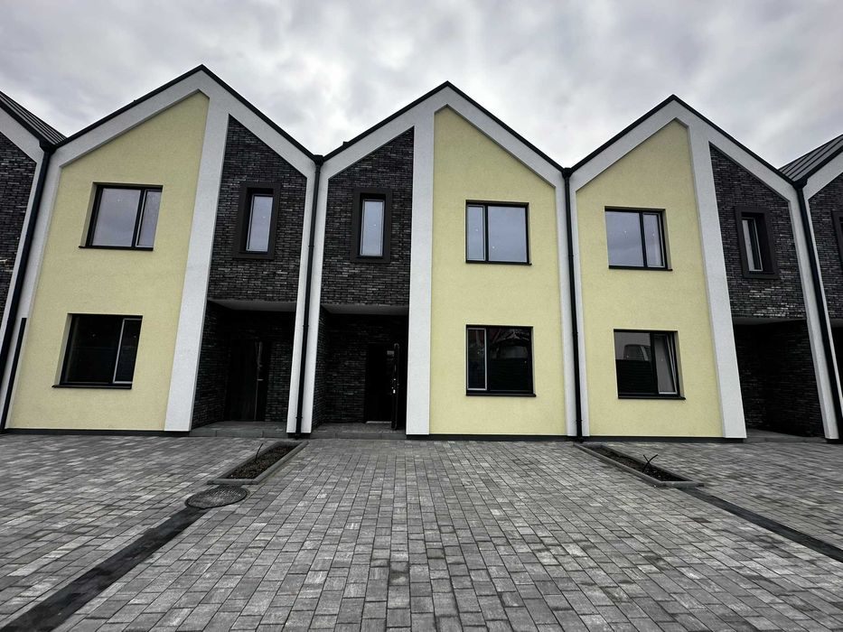 Таун поряд з школою та садочком, газ, центральне водовідведення