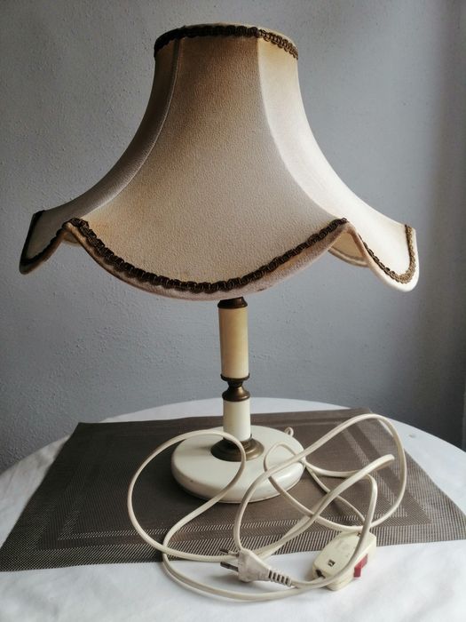 Stara lampa z abażurem