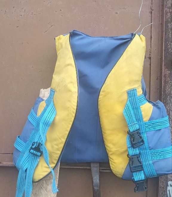 Спасательный жилет 4шт.