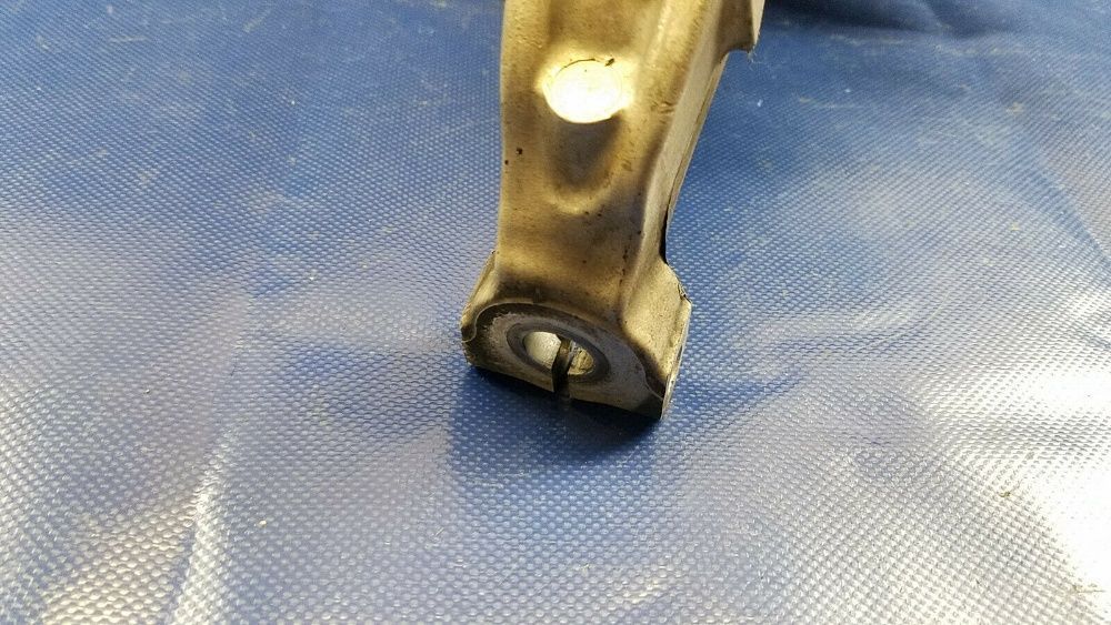 Кулак правый и левый INFINITI EX35 G37 Q50 Q70 Q70L цапфа 350Z nissan