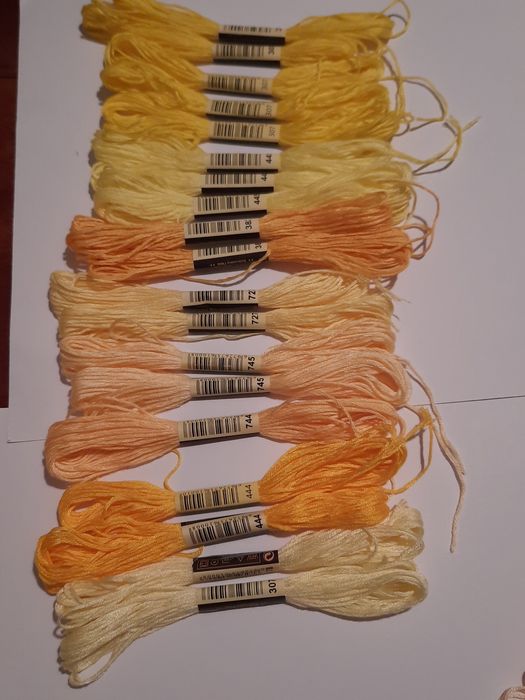 20 meadas de fio para bordado e costura B. Artesanato