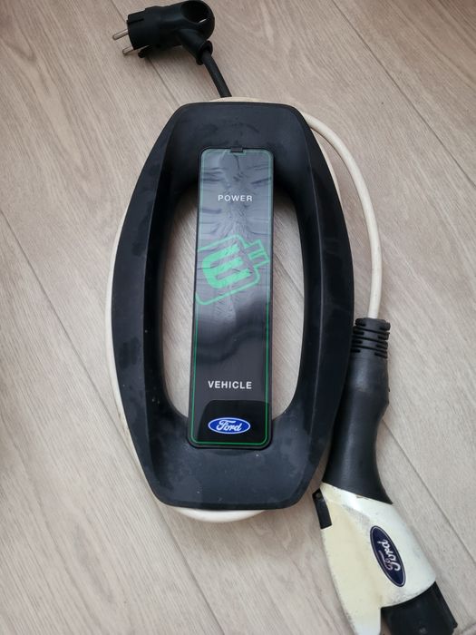 Продам зарядное на Ford