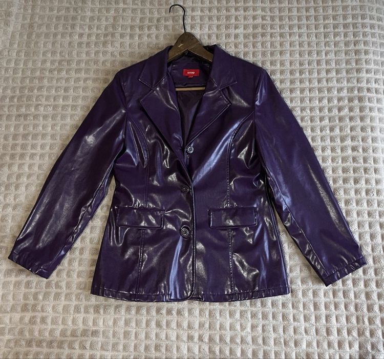 Майже новий фіолетовий піджак під шкіру, р. S-M, є торг, є дефекти