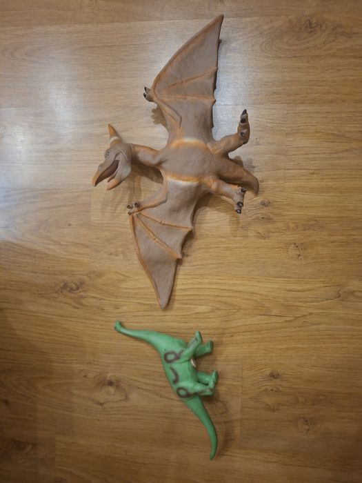 Іграшкові динозаври