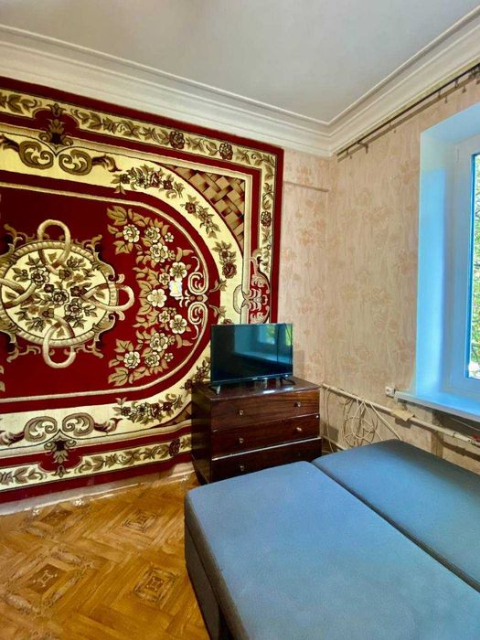 Черчиля 17, роздільна 2к.квартира, метро Дарниця 7 хвилин пішки, є ГАЗ