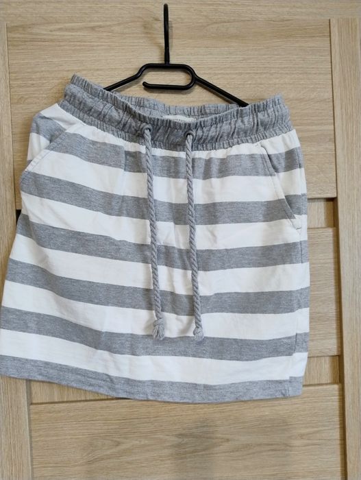 Spódnica marki Reserved