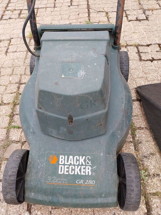 Conjunto de equipamentos elétricos para jardim.