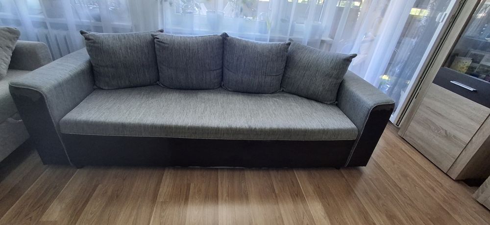 Sofa dwuosobowa .