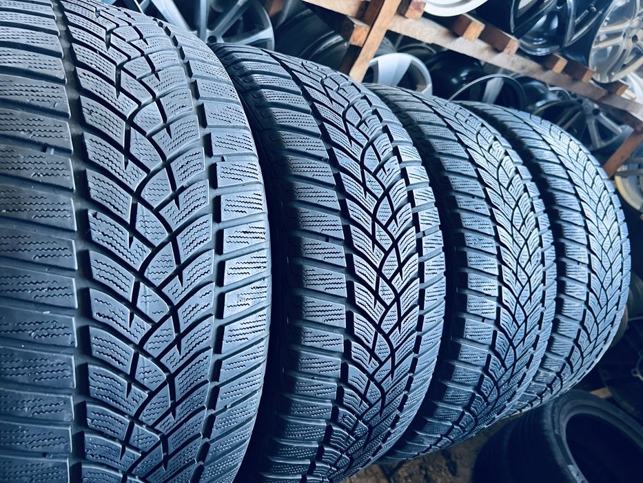 Шини Резина Зимові 235 45 18 Goodyear UltraGrip Performance 4шт