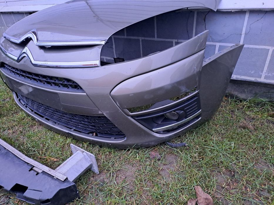 Бампер,капот,дзеркала Сітроєн Пікассо С4. 2013р.Перед комплектом.