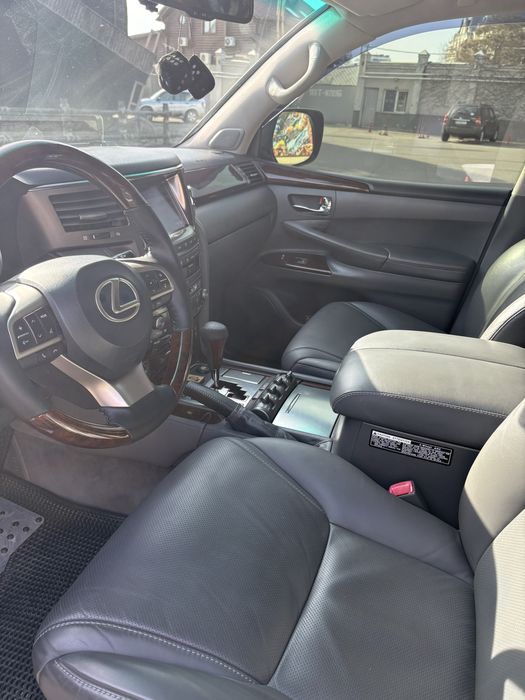 Lexus LX 570 европа  F-sport