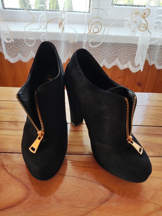 Продам черевички замш розмір 37.