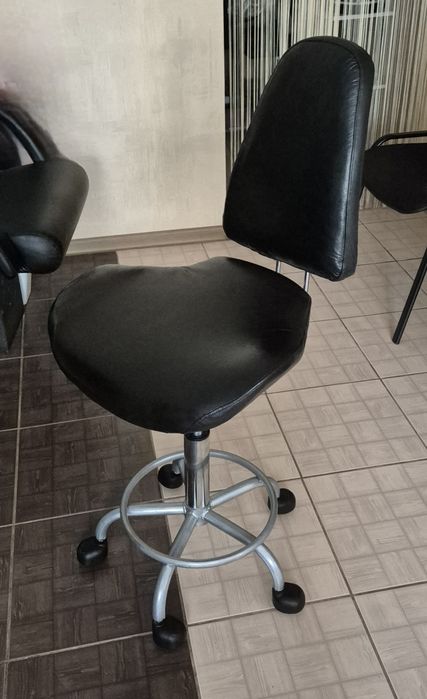 Стілець-крісло для майстра перукаря,косметолога,манікюра